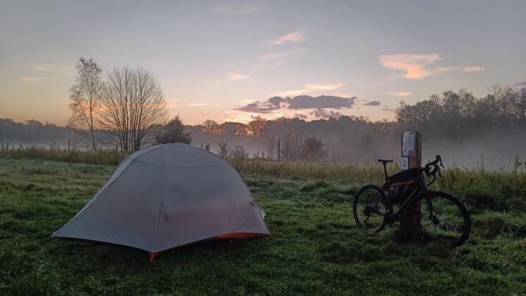 Yannis fietst voor Vluchtelingenwerk